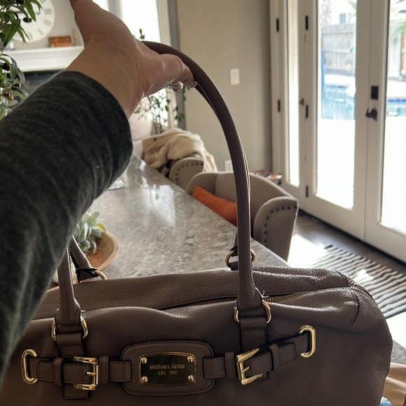 Michael Kors Large Handbag Taupe - Picture 11 of 12